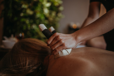 "Ziołowe przebudzenie" Tajski masaż stemplami ziołowymi 90 minut - dla niej